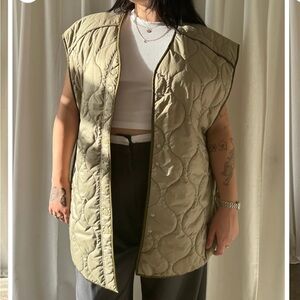 NWT H&M Quilted Button Up Vest